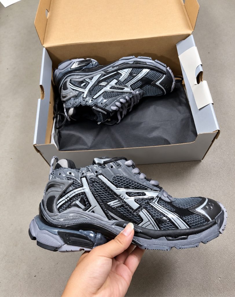 Balenciaga Runner, Grey/Black/Silver (677905)